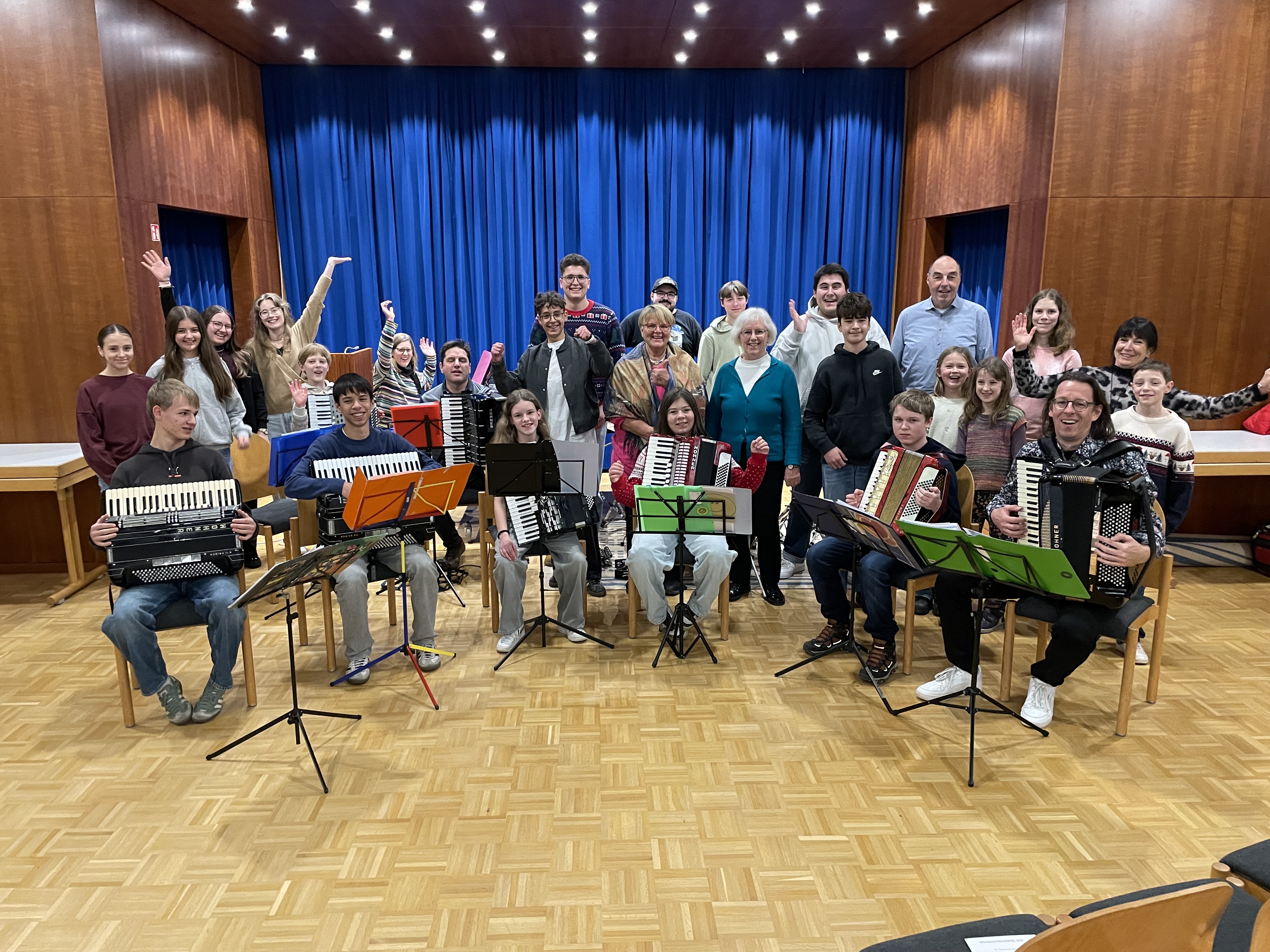 Gruppenfoto von allen Teilnehmern